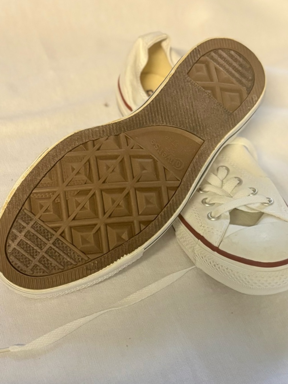 Converse White and Red Low Top Sneakers - Picture 5 of 6